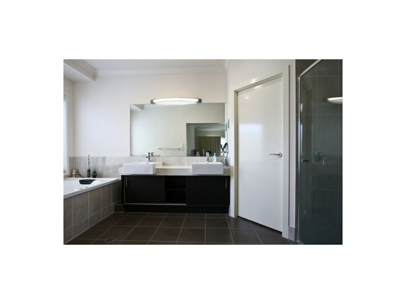 18 Pinnacle Place, Eight Mile Plains QLD 4113