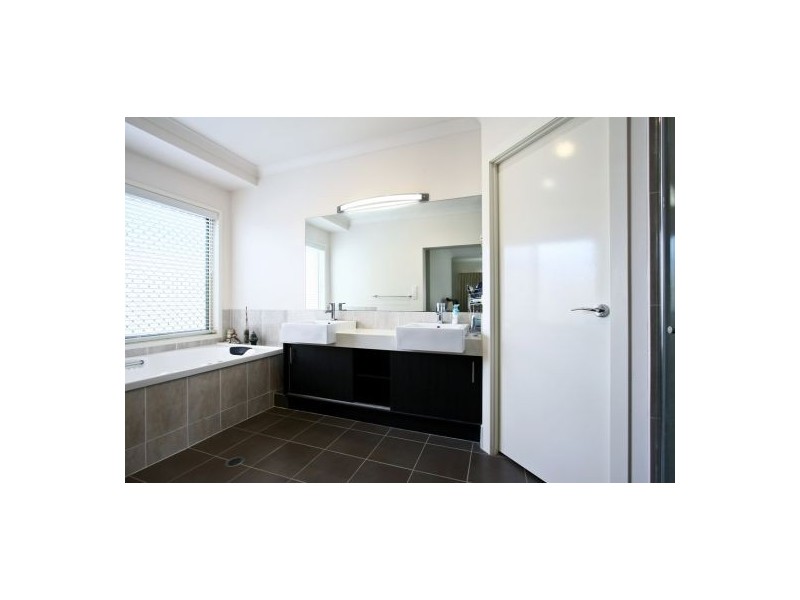 18 Pinnacle Place, Eight Mile Plains QLD 4113