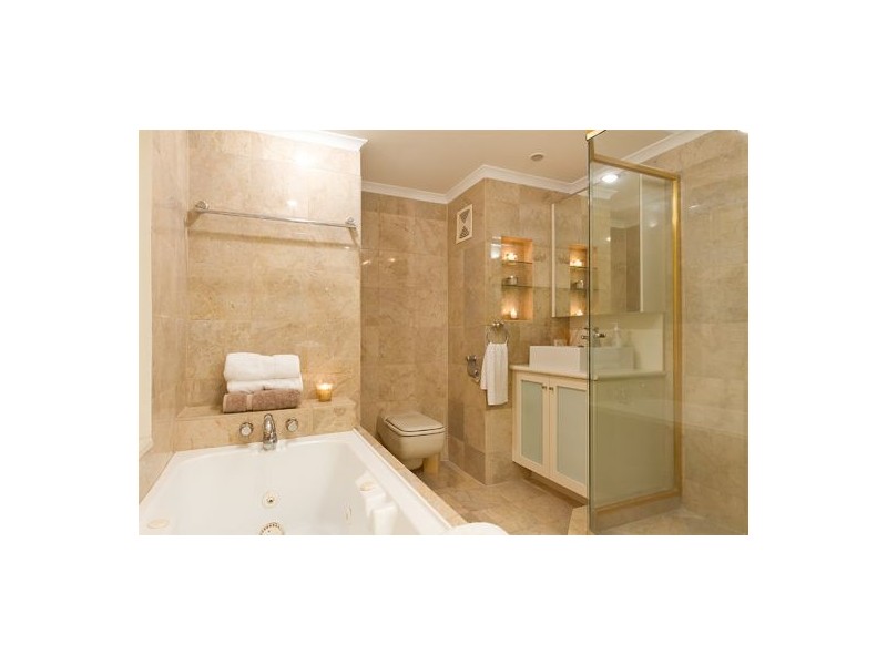 42/18 Macarthur Parade, Main Beach QLD 4217