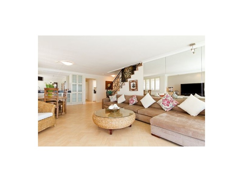 42/18 Macarthur Parade, Main Beach QLD 4217