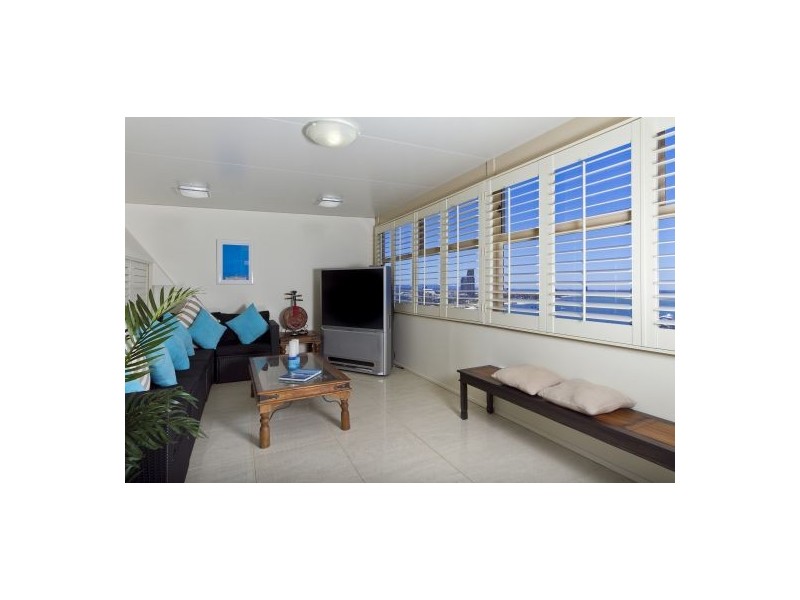 42/18 Macarthur Parade, Main Beach QLD 4217