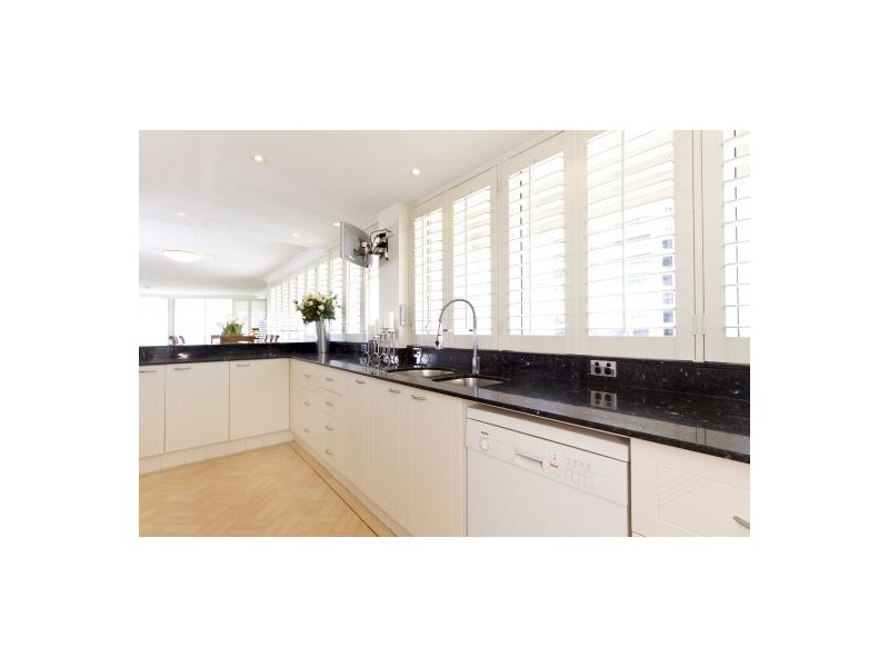 42/18 Macarthur Parade, Main Beach QLD 4217