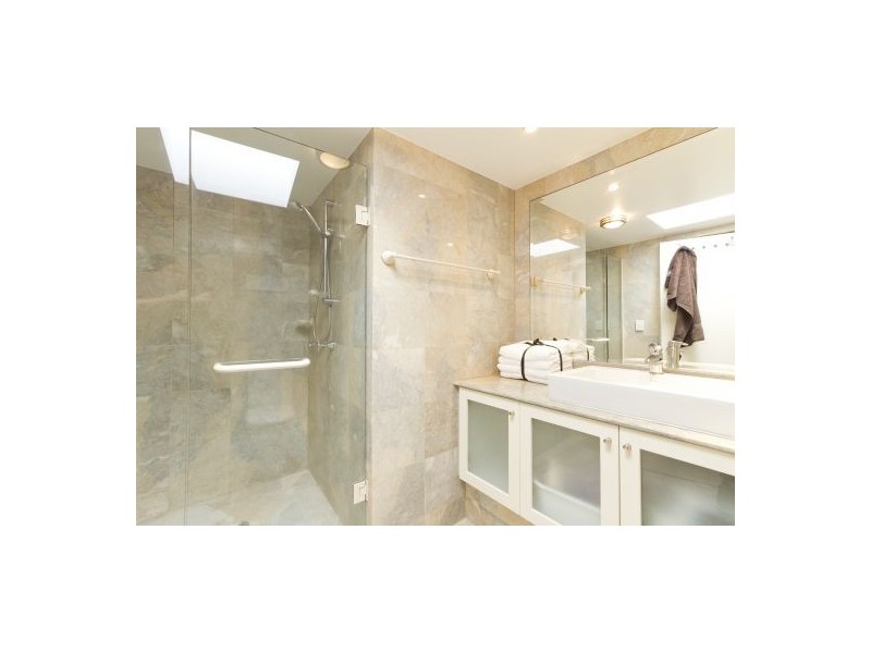 42/18 Macarthur Parade, Main Beach QLD 4217