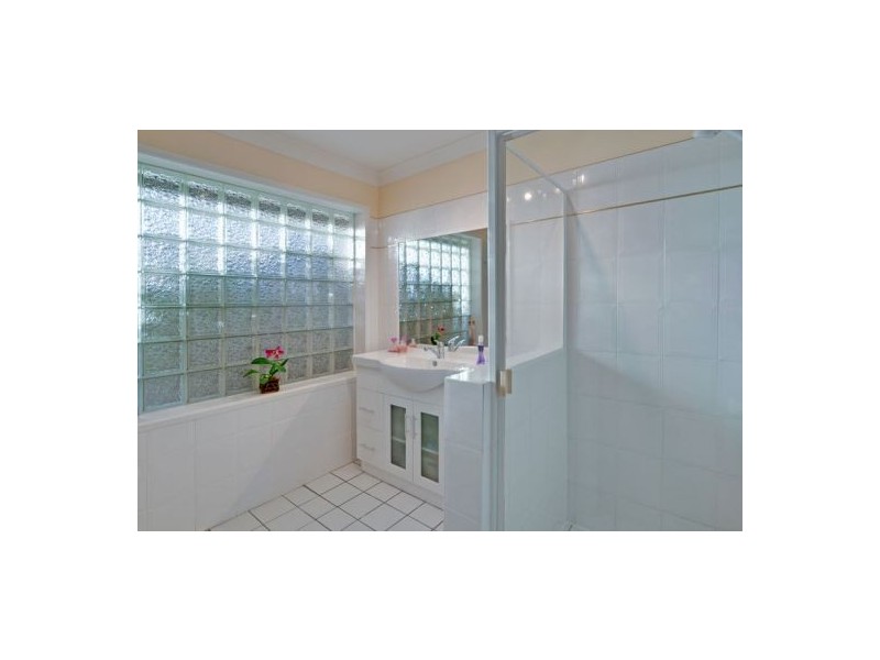 5 Linnet Cl, Calamvale QLD 4116