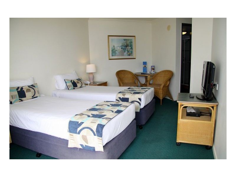 138 Ferny Avenue, Surfers Paradise QLD 4217