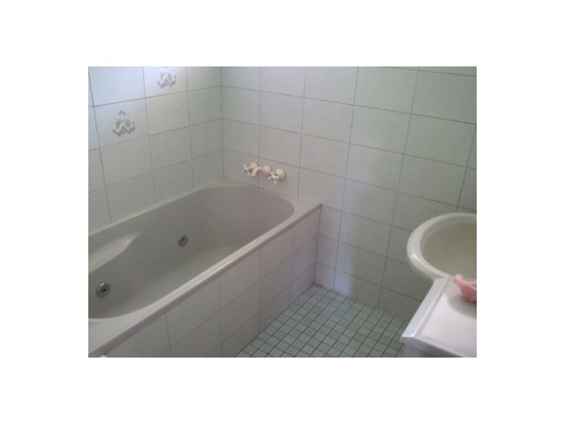 174 Highgate St ( Upstairs ), Coopers Plains QLD 4108