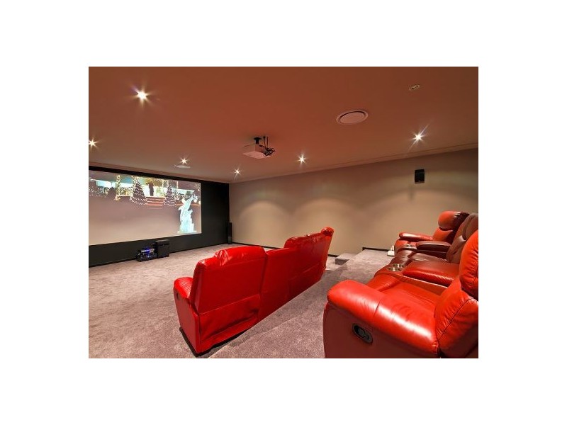 423 Middle Rd, Greenbank QLD 4124