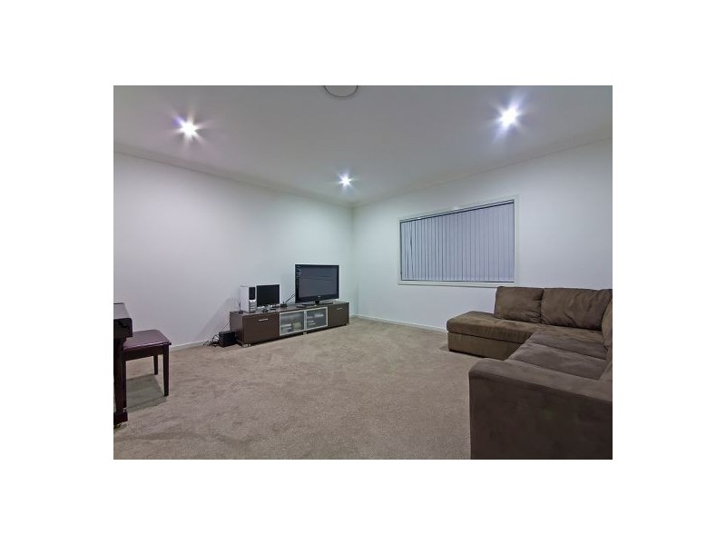 423 Middle Rd, Greenbank QLD 4124