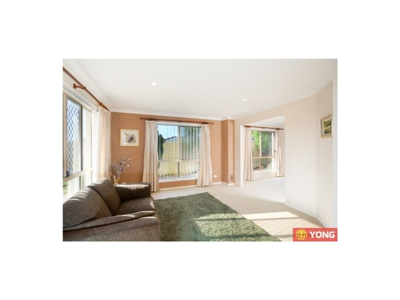 97 Oakleaf St, Eight Mile Plains QLD 4113