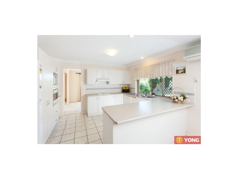 97 Oakleaf St, Eight Mile Plains QLD 4113