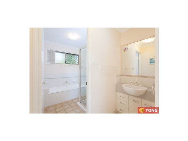 97 Oakleaf St, Eight Mile Plains QLD 4113