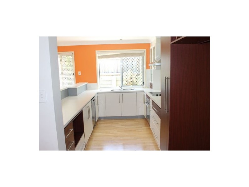 18 Hinchinbrook Cct, Forest Lake QLD 4078