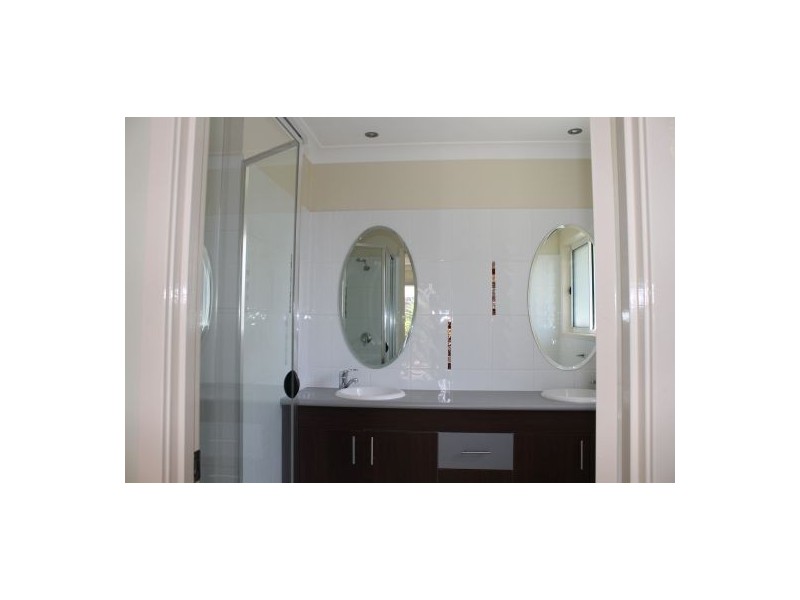 18 Hinchinbrook Cct, Forest Lake QLD 4078