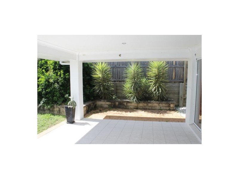 18 Hinchinbrook Cct, Forest Lake QLD 4078