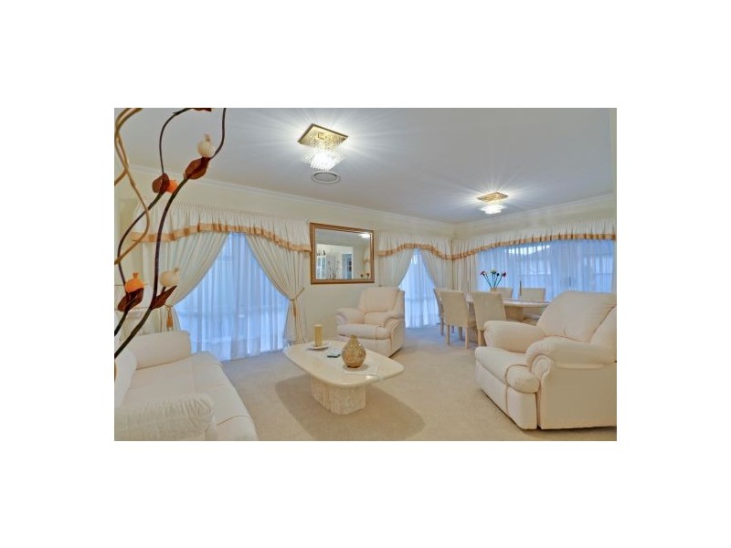 14 Maryland Dr, Regents Park QLD 4118