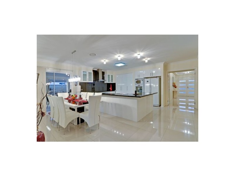 14 Maryland Dr, Regents Park QLD 4118