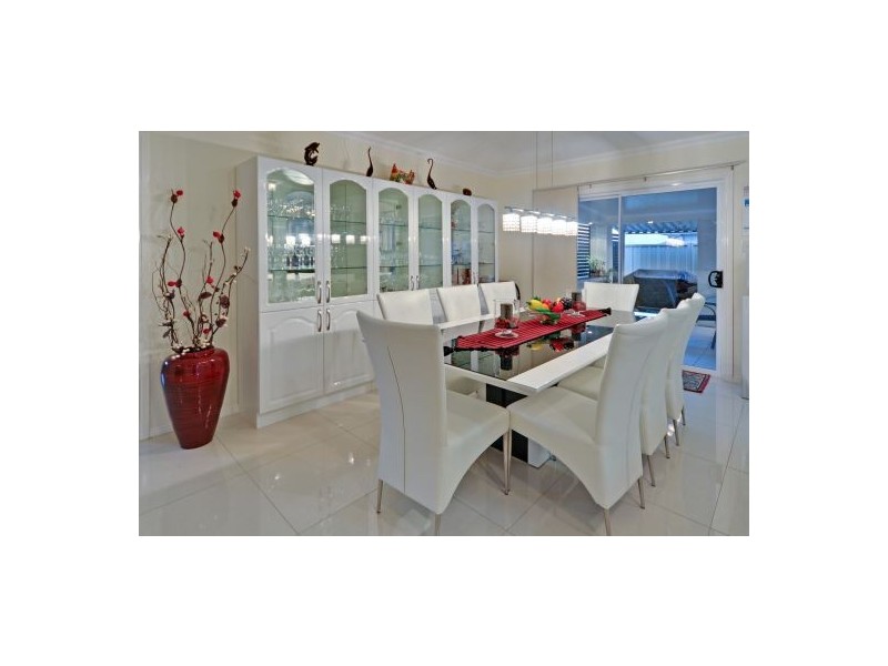 14 Maryland Dr, Regents Park QLD 4118