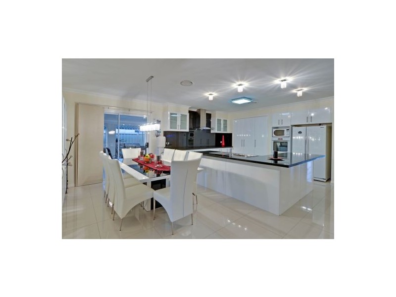 14 Maryland Dr, Regents Park QLD 4118