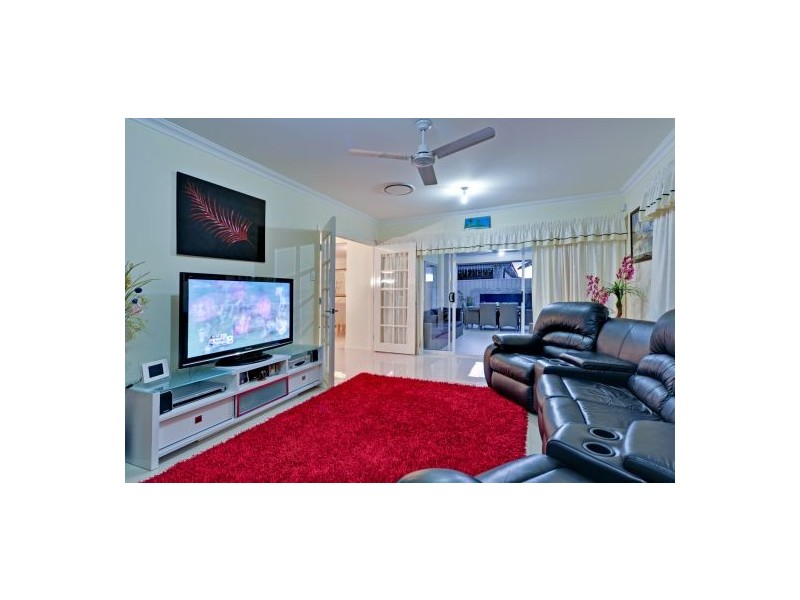 14 Maryland Dr, Regents Park QLD 4118