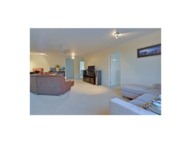 14 Maryland Dr, Regents Park QLD 4118