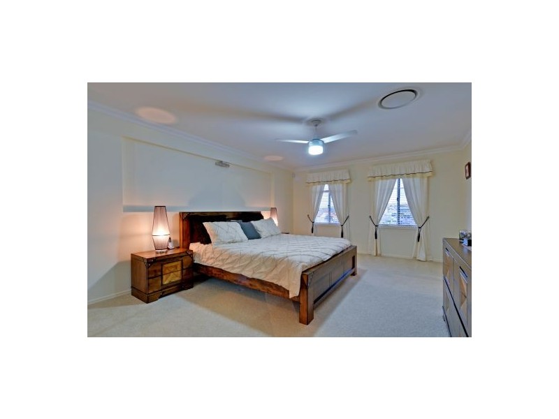 14 Maryland Dr, Regents Park QLD 4118