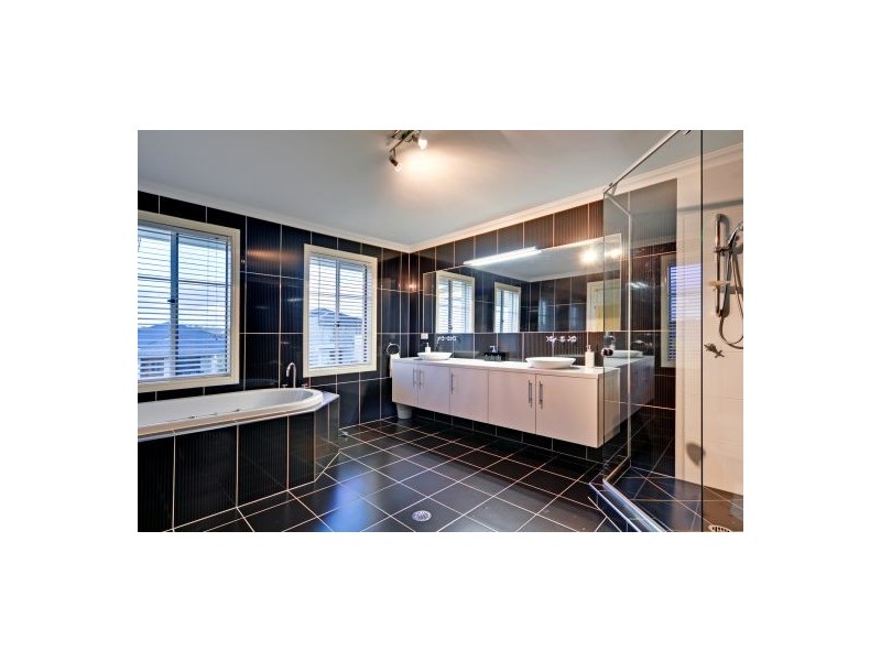 14 Maryland Dr, Regents Park QLD 4118