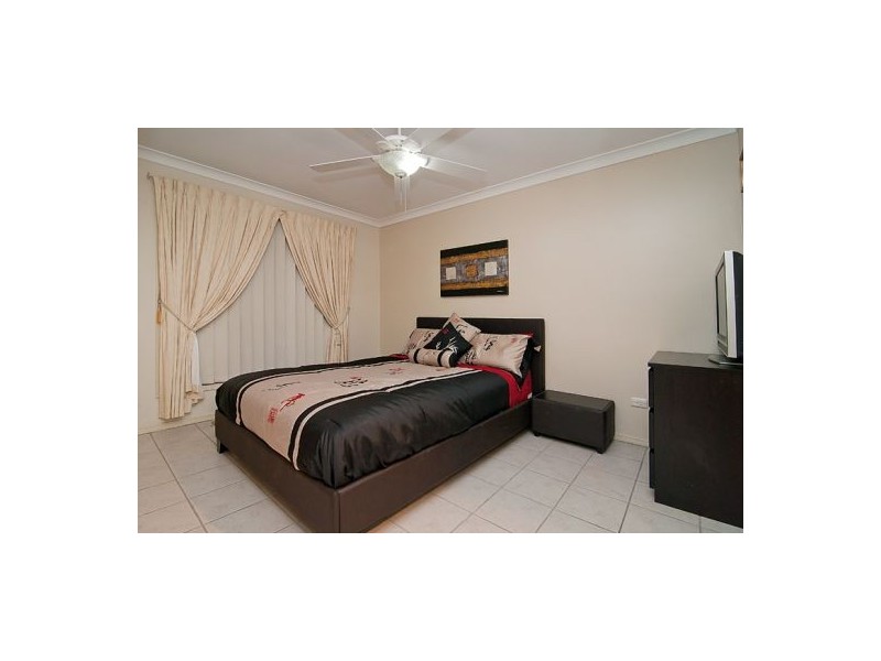 22 Centaurus Cr, Regents Park QLD 4118