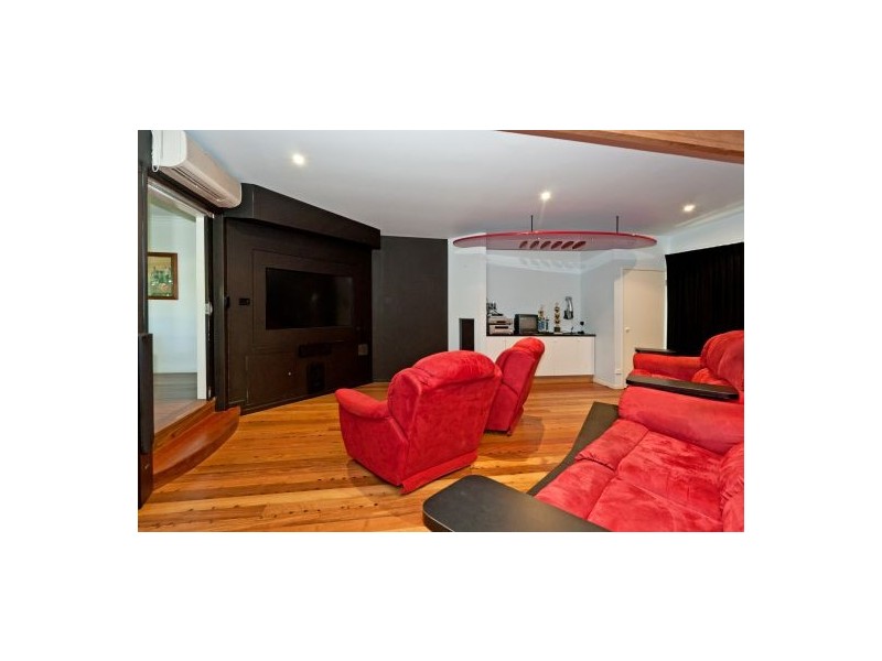 64 Laxton Rd, Pallara QLD 4110