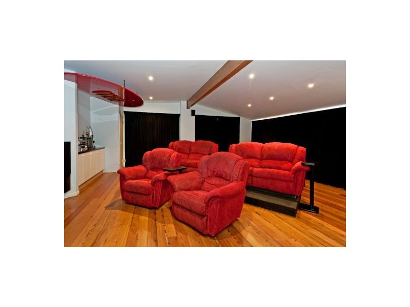 64 Laxton Rd, Pallara QLD 4110