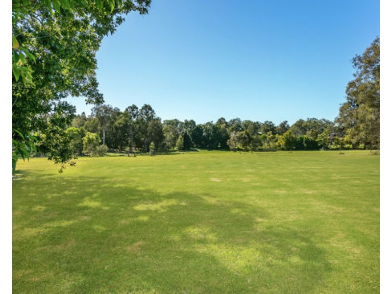 8 London Road, Belmont QLD 4153