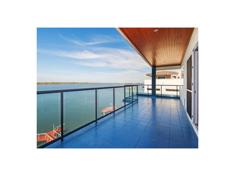 5 Parklane Tce, Sovereign Islands QLD 4216
