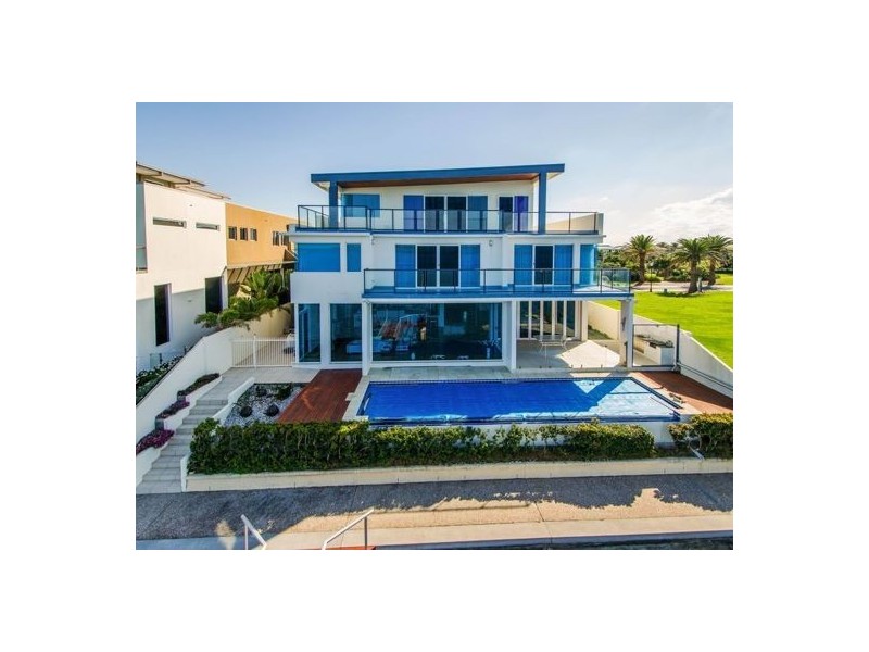 5 Parklane Tce, Sovereign Islands QLD 4216