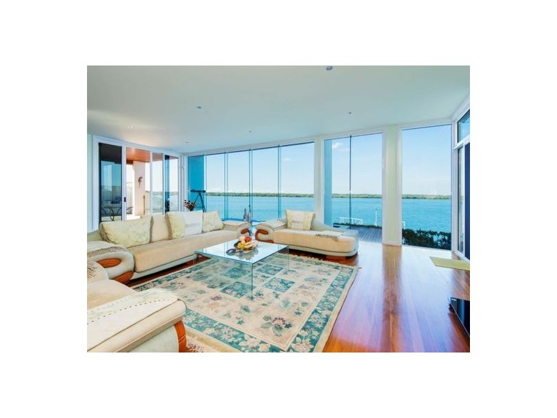 5 Parklane Tce, Sovereign Islands QLD 4216