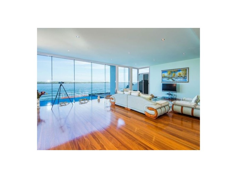 5 Parklane Tce, Sovereign Islands QLD 4216