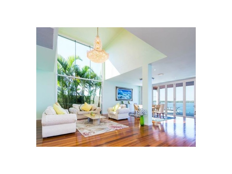 5 Parklane Tce, Sovereign Islands QLD 4216