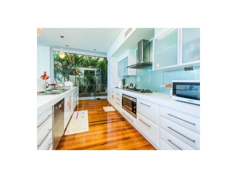5 Parklane Tce, Sovereign Islands QLD 4216