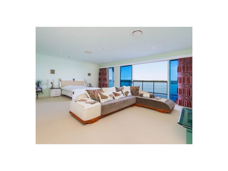 5 Parklane Tce, Sovereign Islands QLD 4216