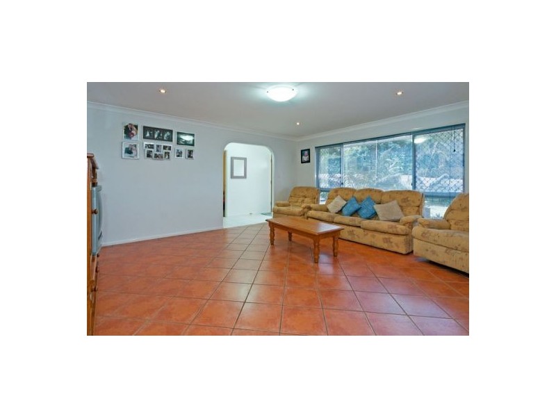 4 Litsea Ct, Regents Park QLD 4118