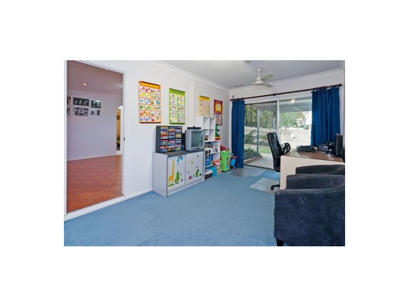 4 Litsea Ct, Regents Park QLD 4118