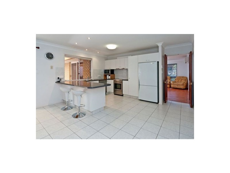 4 Litsea Ct, Regents Park QLD 4118