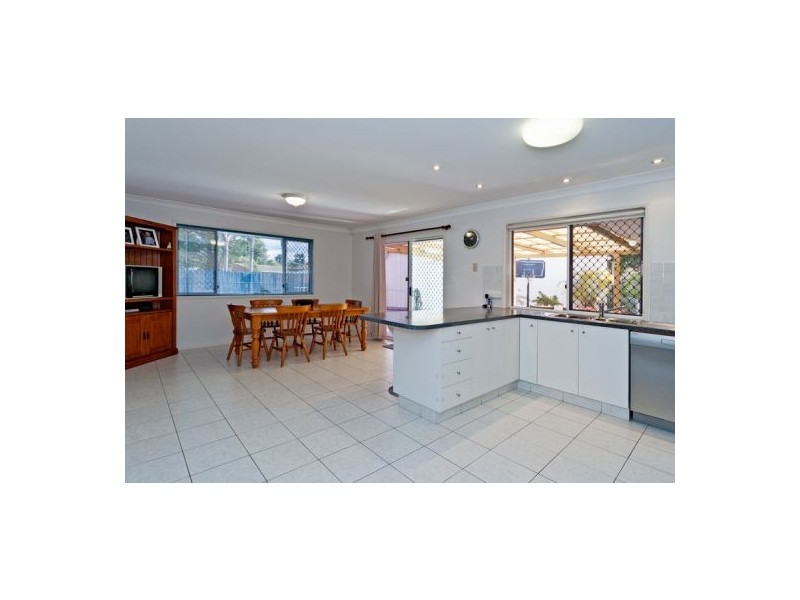 4 Litsea Ct, Regents Park QLD 4118