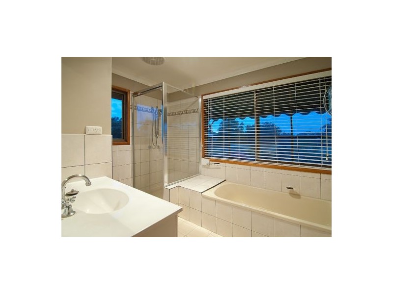 126 Pinelands Rd, Sunnybank Hills QLD 4109