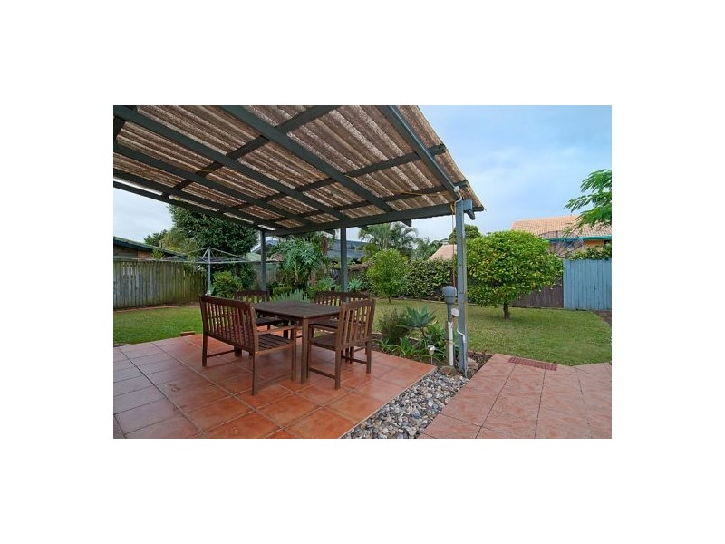 126 Pinelands Rd, Sunnybank Hills QLD 4109
