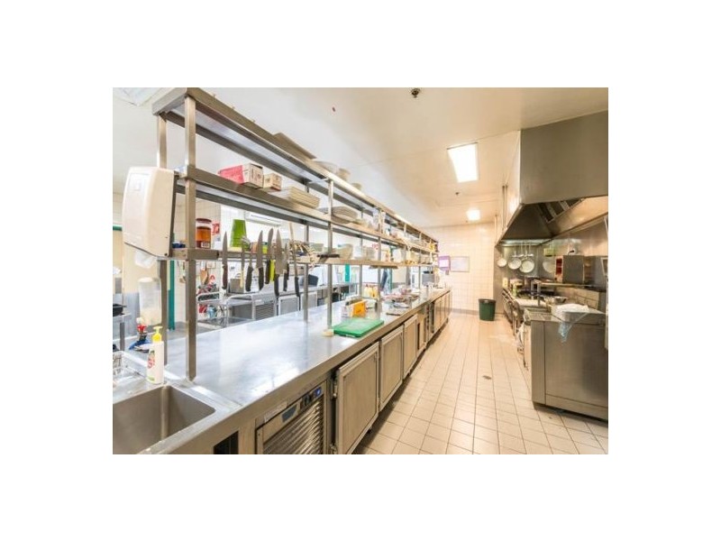 4/5 Palm Av, Surfers Paradise QLD 4217