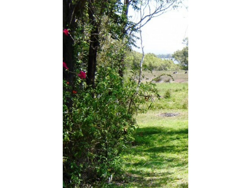 82-84 Charles Terrace, Macleay Island QLD 4184