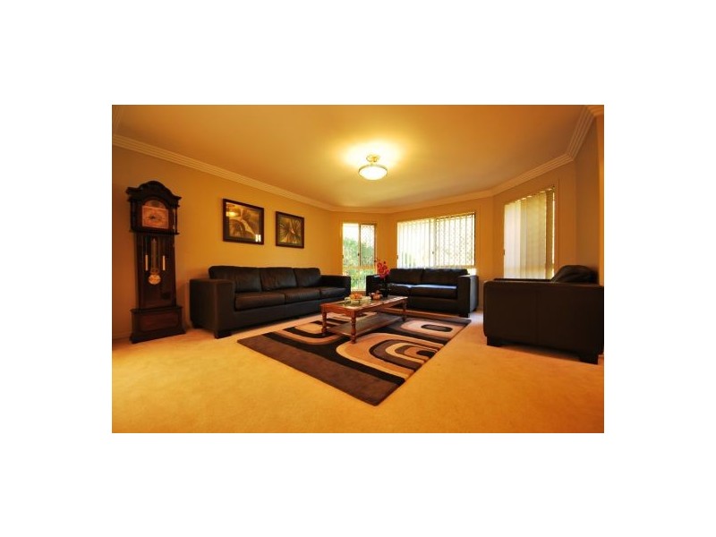 135 White Cedar Cct, Stretton QLD 4116