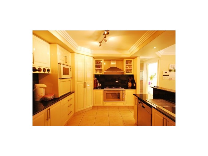 135 White Cedar Cct, Stretton QLD 4116