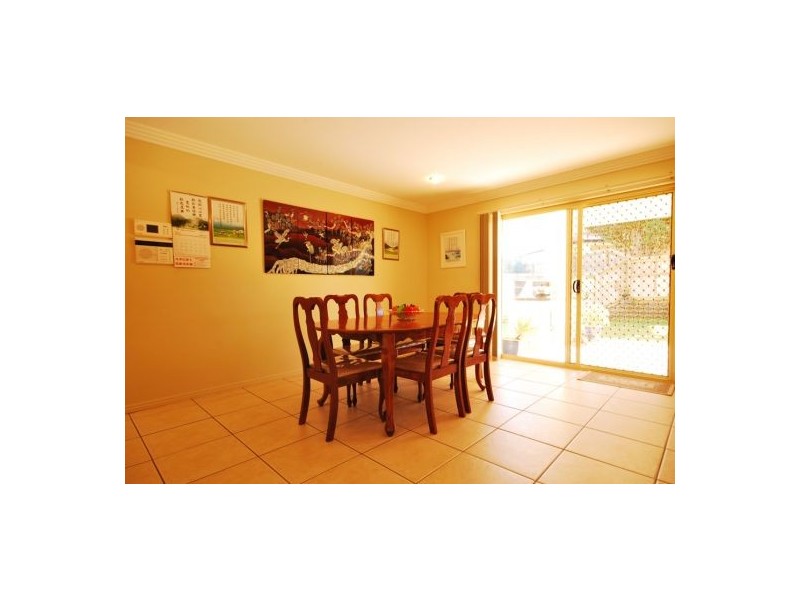 135 White Cedar Cct, Stretton QLD 4116
