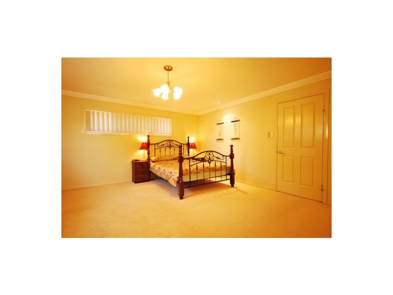 135 White Cedar Cct, Stretton QLD 4116