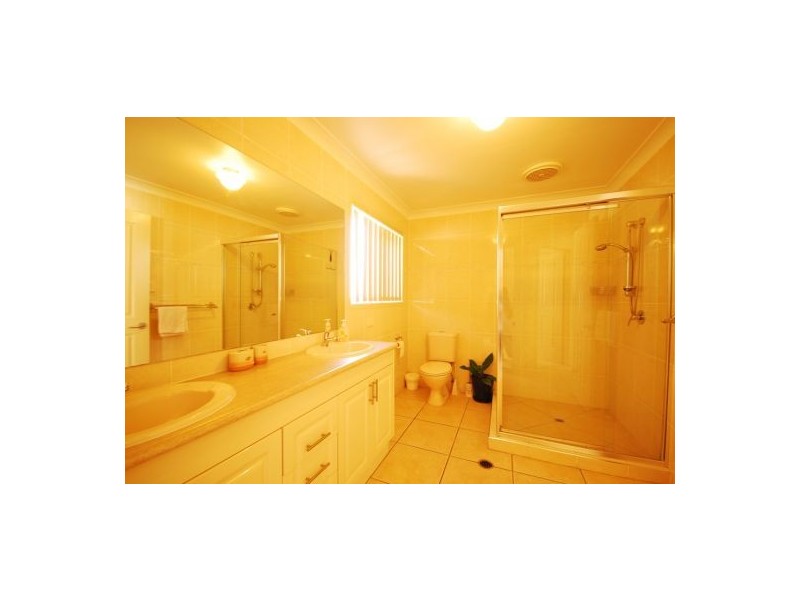 135 White Cedar Cct, Stretton QLD 4116